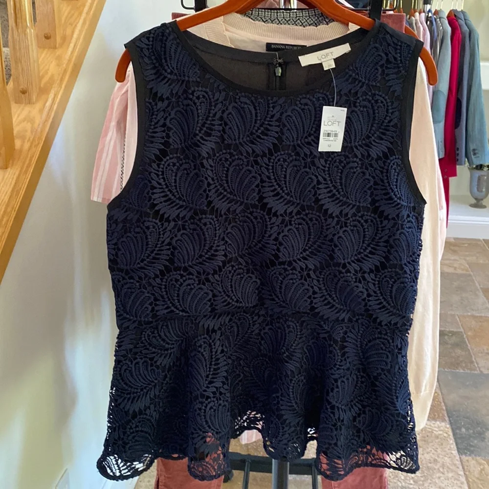The Loft classic and chic peplum lace top in navy and black size 12. - Picture 1 of 6